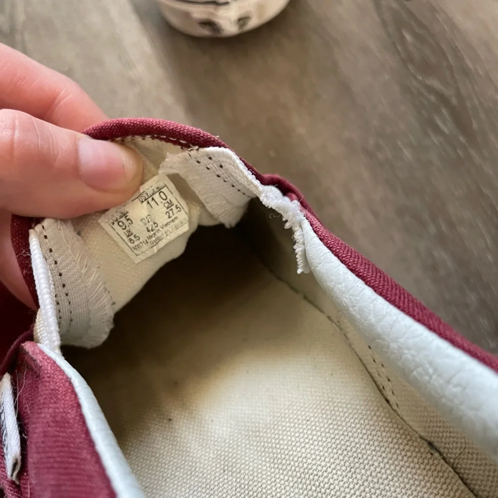 Maroon vans - Picture 3 of 4